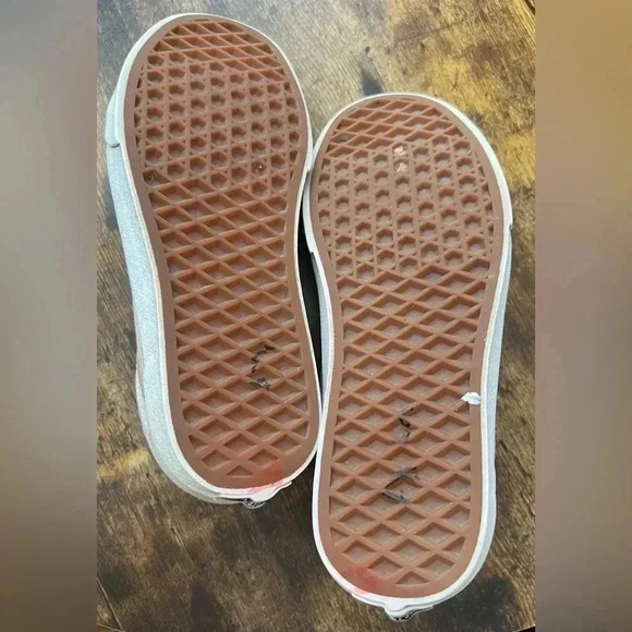 VANS | Women’s Old Skool Aura Shift sneakers. Size: 6.0 - Picture 10 of 16